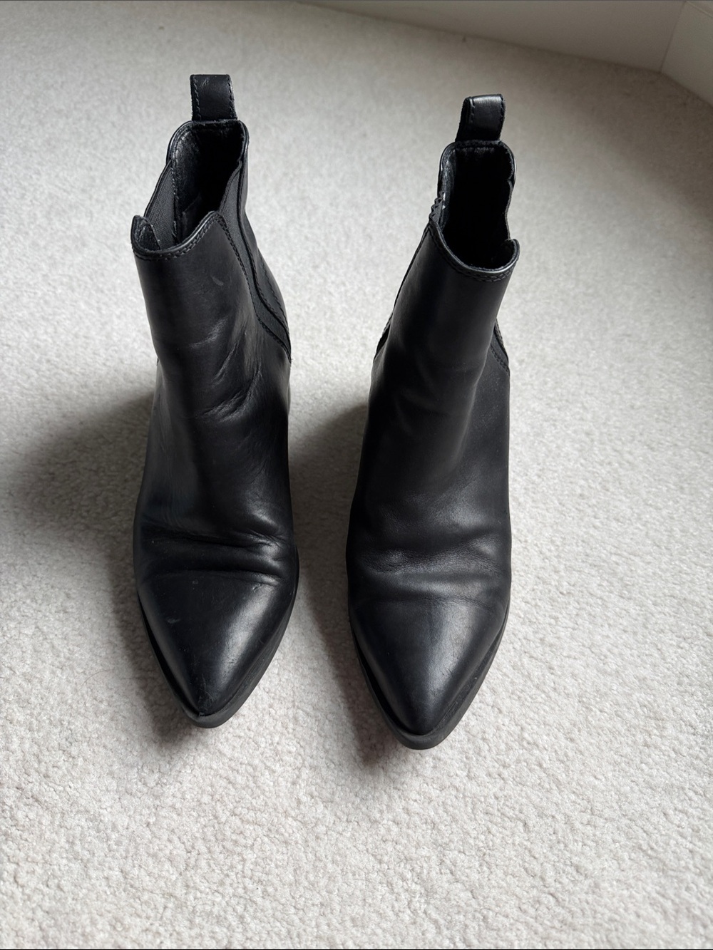 Women’s size 8.5 Black Pointed Toe Women's Ankle Boots - Steve Madden